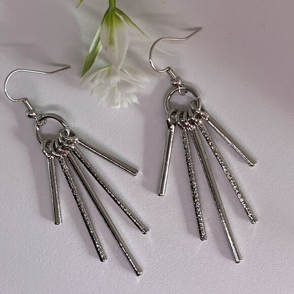 BOGO
Silver Dangle Earring’s - Picture 3 of 6
